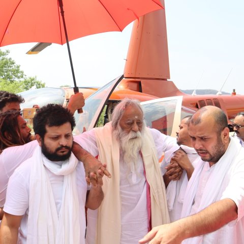 परमहंस स्वामी अड़गड़ानंद जी महाराज का दीनदयाल शोध संस्थान चित्रकूट इकाई भ्रमण image 7