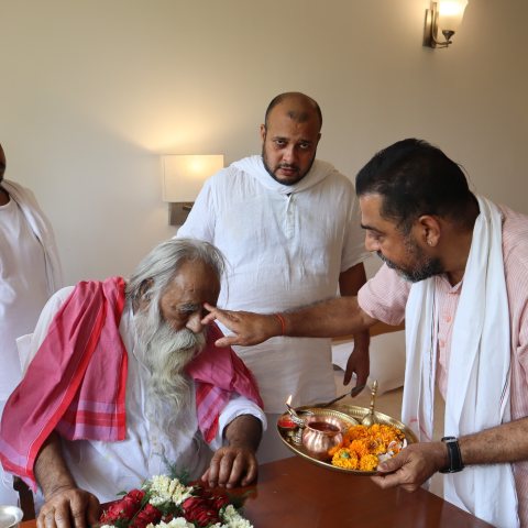 परमहंस स्वामी अड़गड़ानंद जी महाराज का दीनदयाल शोध संस्थान चित्रकूट इकाई भ्रमण image 5