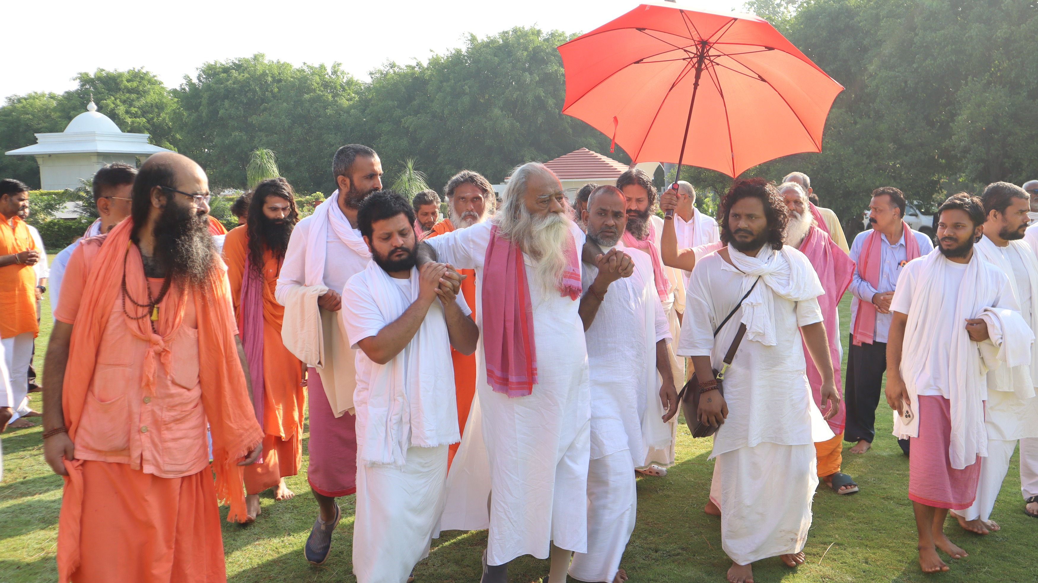 परमहंस स्वामी अड़गड़ानंद जी महाराज का दीनदयाल शोध संस्थान चित्रकूट इकाई भ्रमण